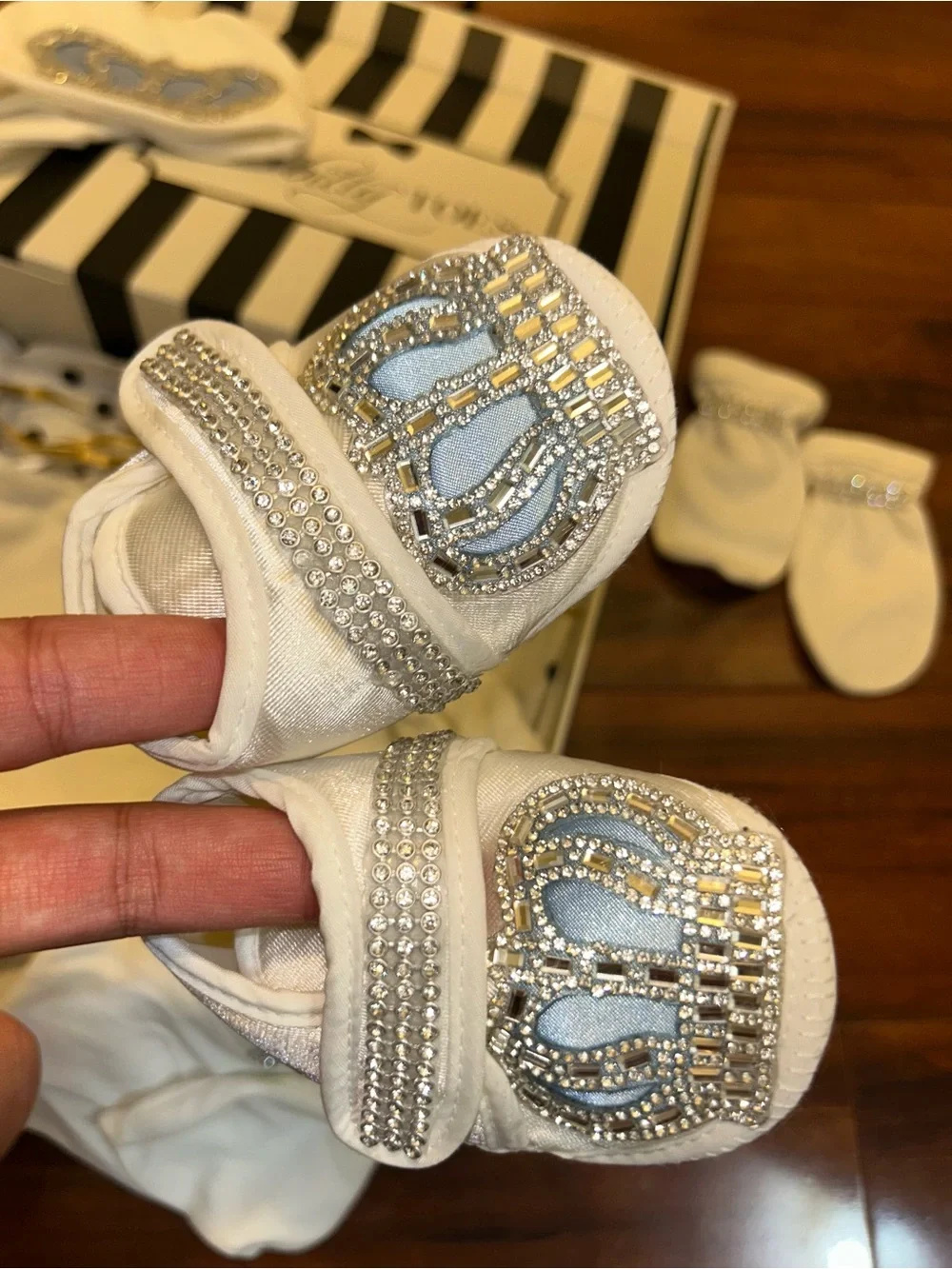 Itty Bitty Toes White & Blue Crown Baby Mittens Set